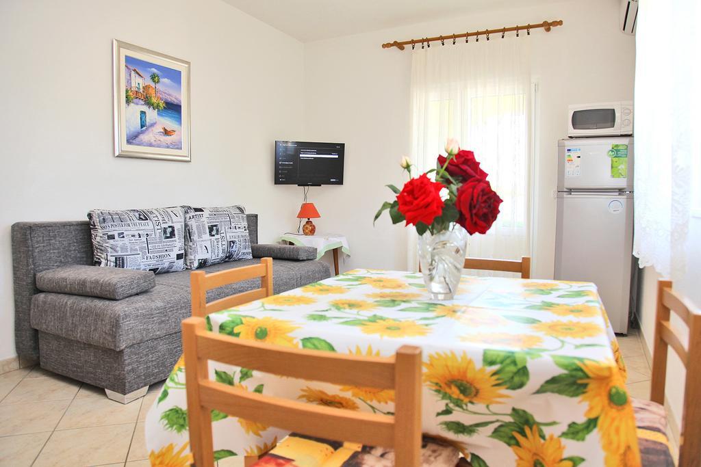 סרסר Villa Marijana מראה חיצוני תמונה